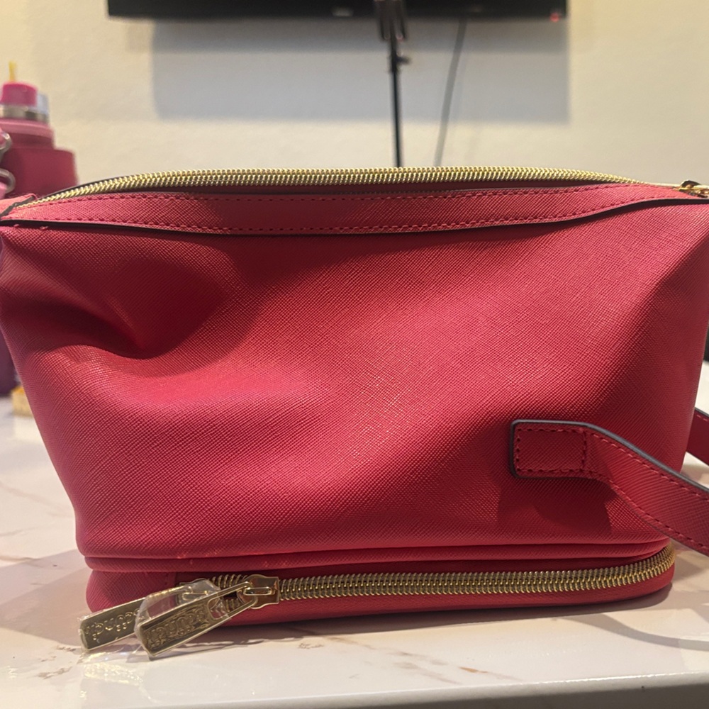 Cosmetic pouch